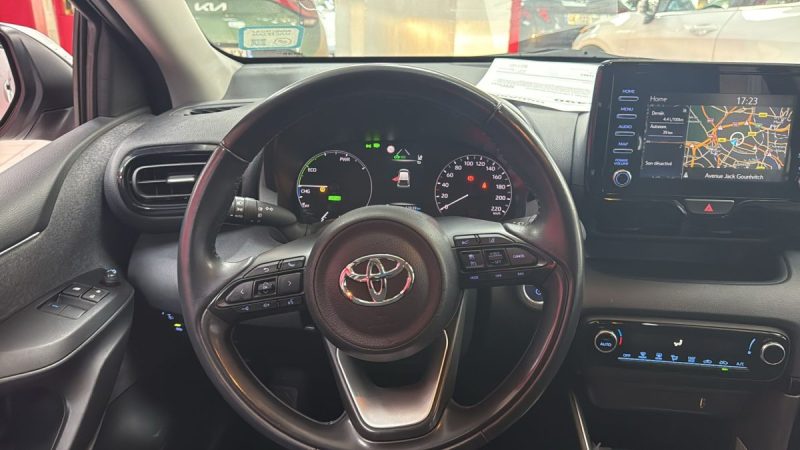 TOYOTA YARIS 4 BERLINE HYBRIDE 116cv FRANCE BUSINESS/1 ERE MAIN/TVA RECUPERABLE