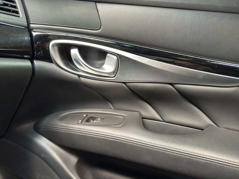 INFINITI Q70 S 3.0 D V6 