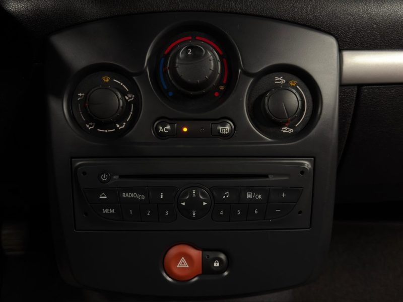 RENAULT CLIO 3 III PHASE 2 1.2 75 Cv 5 PORTES / CLIMATISATION REGULATEUR LIMITEUR - GARANTIE 1 AN