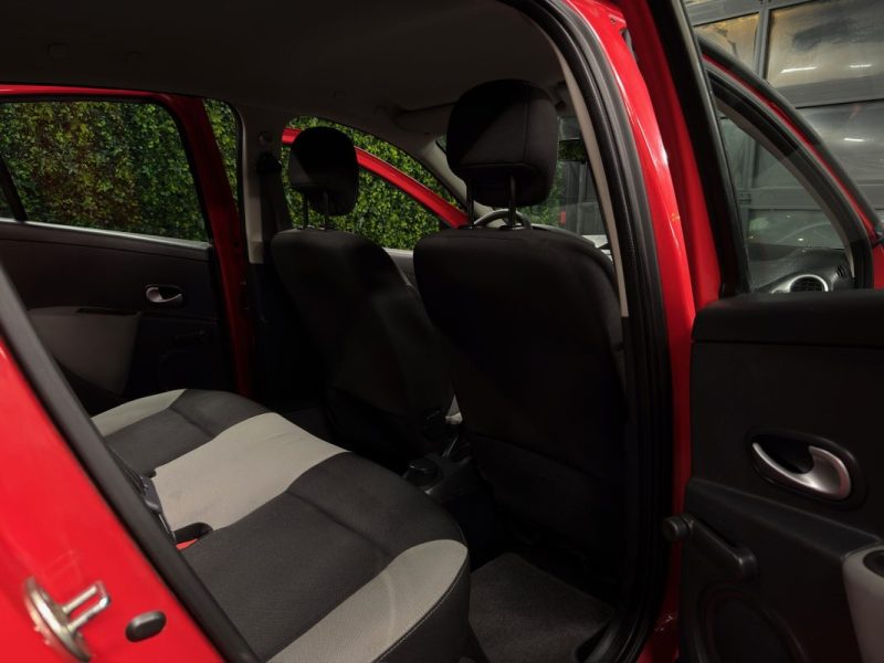 RENAULT CLIO 3 III PHASE 2 1.2 75 Cv 5 PORTES / CLIMATISATION REGULATEUR LIMITEUR - GARANTIE 1 AN