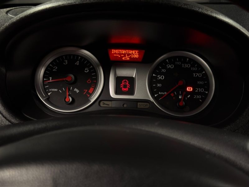 RENAULT CLIO 3 III PHASE 2 1.2 75 Cv 5 PORTES / CLIMATISATION REGULATEUR LIMITEUR - GARANTIE 1 AN