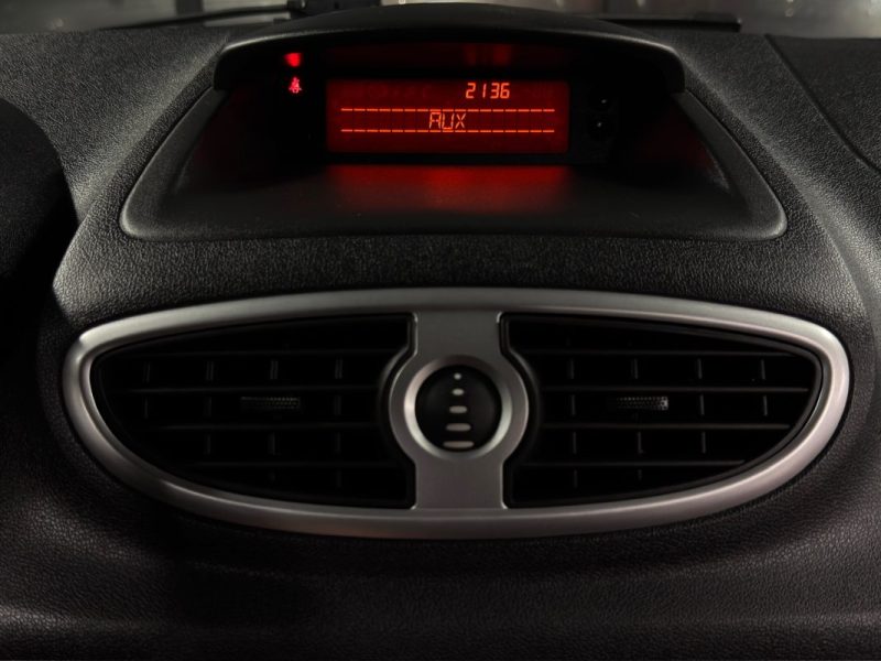 RENAULT CLIO 3 III PHASE 2 1.2 75 Cv 5 PORTES / CLIMATISATION REGULATEUR LIMITEUR - GARANTIE 1 AN