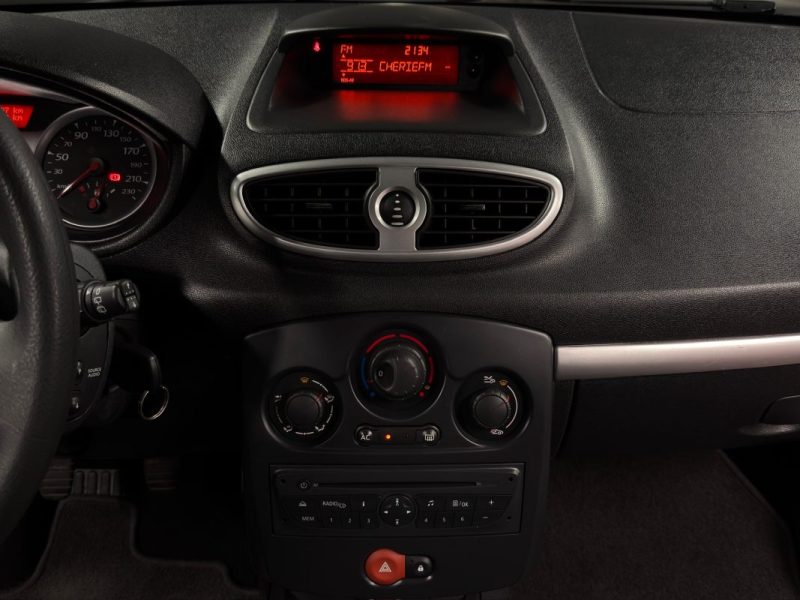 RENAULT CLIO 3 III PHASE 2 1.2 75 Cv 5 PORTES / CLIMATISATION REGULATEUR LIMITEUR - GARANTIE 1 AN