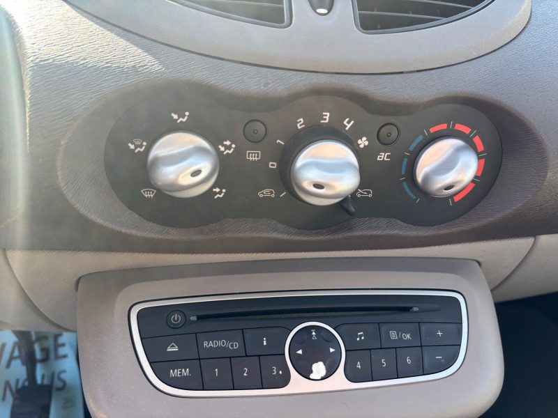 RENAULT TWINGO II 1.2 75 RIP CURL 2009