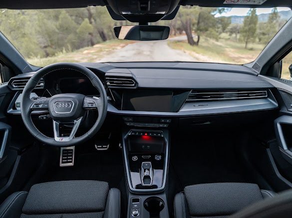 AUDI A3 SPORTBACK 35 TFSI 150 cv noire pano / sonos / 360 ; 560 par mois
