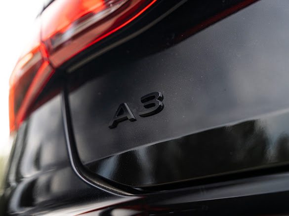 AUDI A3 SPORTBACK 35 TFSI 150 cv noire pano / sonos / 360 ; 560 par mois