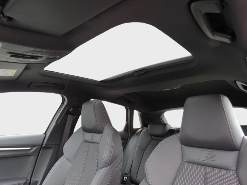 AUDI A3 SPORTBACK 35 TFSI 150 cv noire pano / sonos / 360 ; 560 par mois