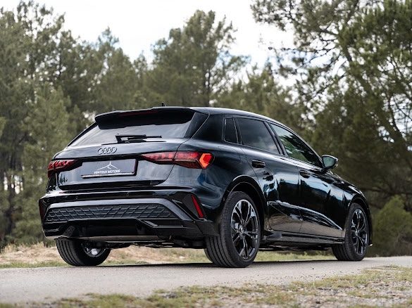 AUDI A3 SPORTBACK 35 TFSI 150 cv noire pano / sonos / 360 ; 560 par mois