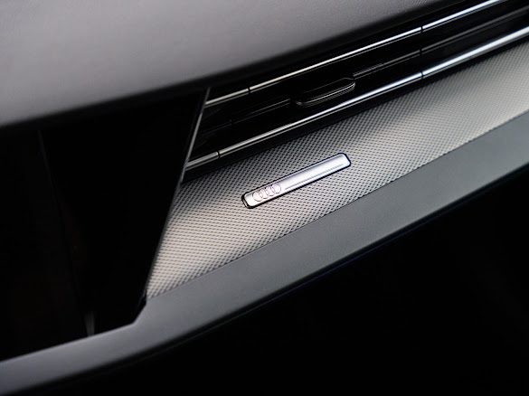 AUDI A3 SPORTBACK 35 TFSI 150 cv noire pano / sonos / 360 ; 560 par mois