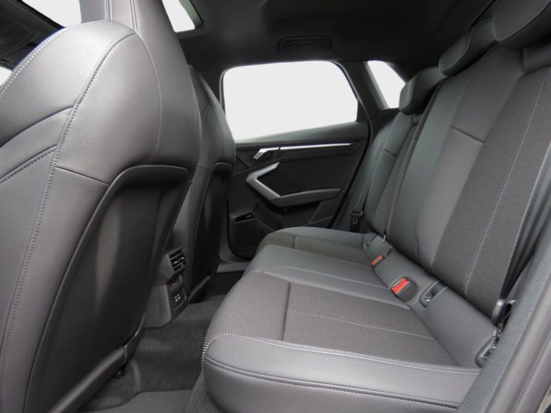 AUDI A3 SPORTBACK 35 TFSI 150 cv noire pano / sonos / 360 ; 560 par mois