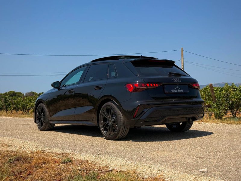 AUDI A3 SPORTBACK 35 TFSI 150 cv noire pano / sonos / 360 ; 560 par mois