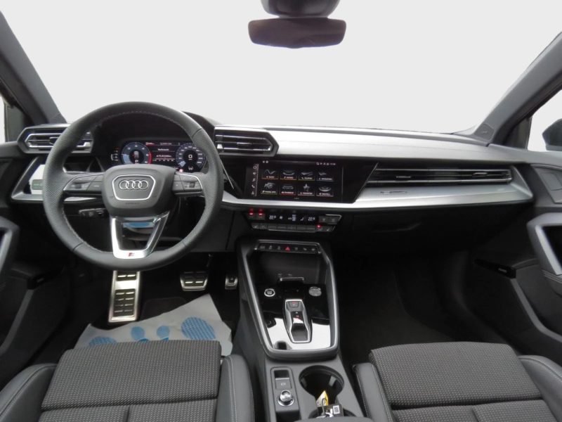 AUDI A3 SPORTBACK 35 TFSI 150 cv noire pano / sonos / 360 ; 560 par mois