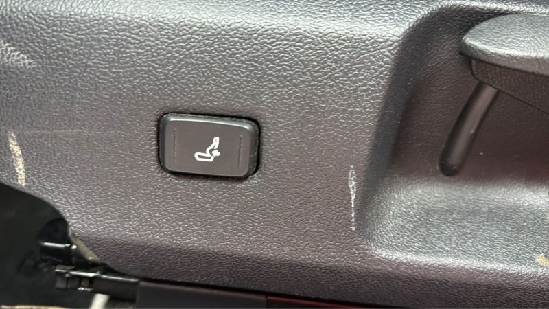 TOYOTA COROLLA BERLINE 122cv DYNAMIC BUSINESS/1 ERE MAIN/TVA RECUPERABLE