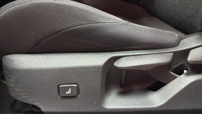 TOYOTA COROLLA BERLINE 122cv DYNAMIC BUSINESS/1 ERE MAIN/TVA RECUPERABLE