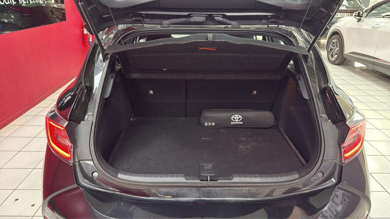 TOYOTA COROLLA BERLINE 122cv DYNAMIC BUSINESS/1 ERE MAIN/TVA RECUPERABLE