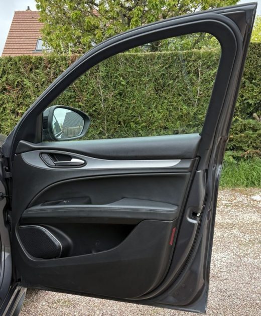 Alfa Romeo Stelvio Veloce Q4 210ch (Toit Panoramique | Sièges Chauffants | Coffre Électrique)