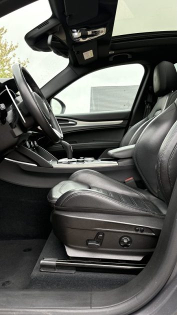 Alfa Romeo Stelvio Veloce Q4 210ch (Toit Panoramique | Sièges Chauffants | Coffre Électrique)
