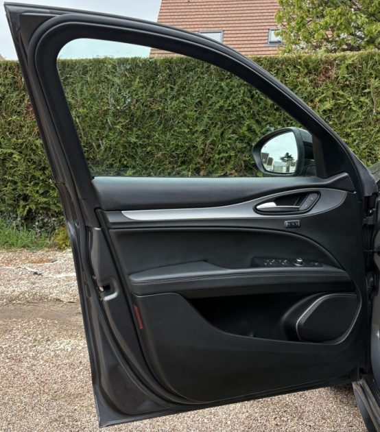 ALFA ROMEO STELVIO VELOCE Q4 210ch  TOIT PANORAMIQUE / SIÈGES CHAUFFANT / COFFRE ÉLECTRIQUE 