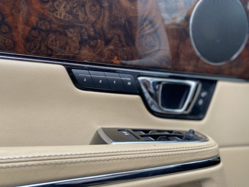 JAGUAR XJ 3.0D V6 300CV / Caméra De Recul - Toit Ouvrant - Siéges Electriques à Mémoire