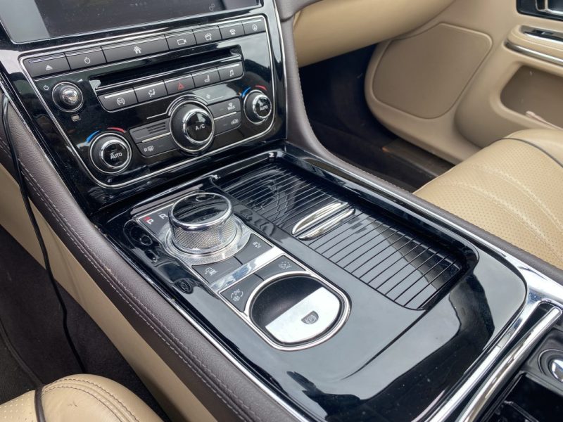 JAGUAR XJ 3.0D V6 300CV / Caméra De Recul - Toit Ouvrant - Siéges Electriques à Mémoire