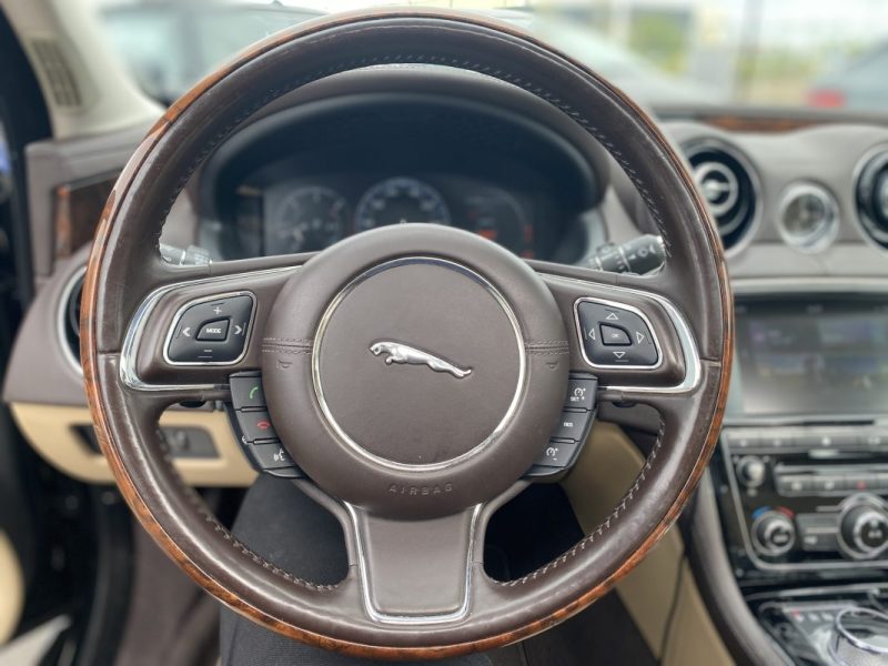 JAGUAR XJ 3.0D V6 300CV / Caméra De Recul - Toit Ouvrant - Siéges Electriques à Mémoire