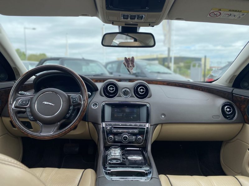 JAGUAR XJ 3.0D V6 300CV / Caméra De Recul - Toit Ouvrant - Siéges Electriques à Mémoire