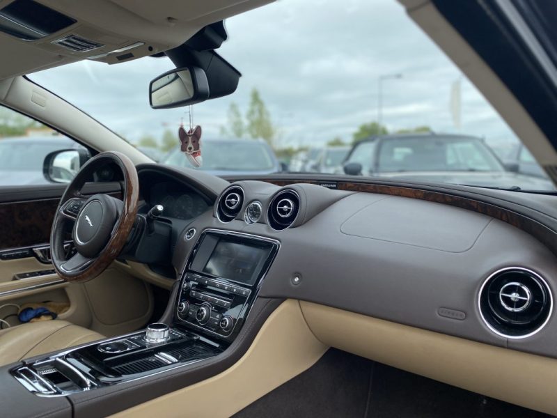 JAGUAR XJ 3.0D V6 300CV / Caméra De Recul - Toit Ouvrant - Siéges Electriques à Mémoire