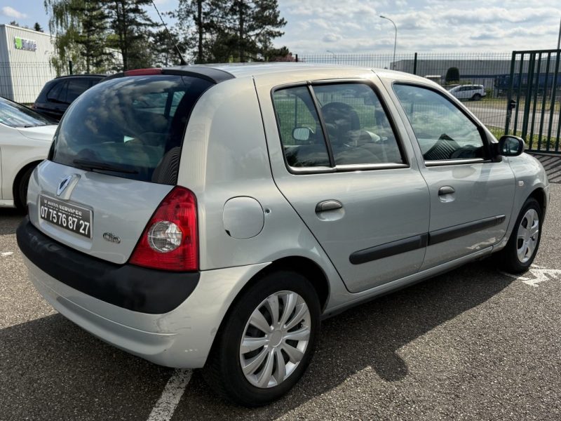 Renault Clio II (B/C65) 1.4 16v 98ch Expression Boite Auto