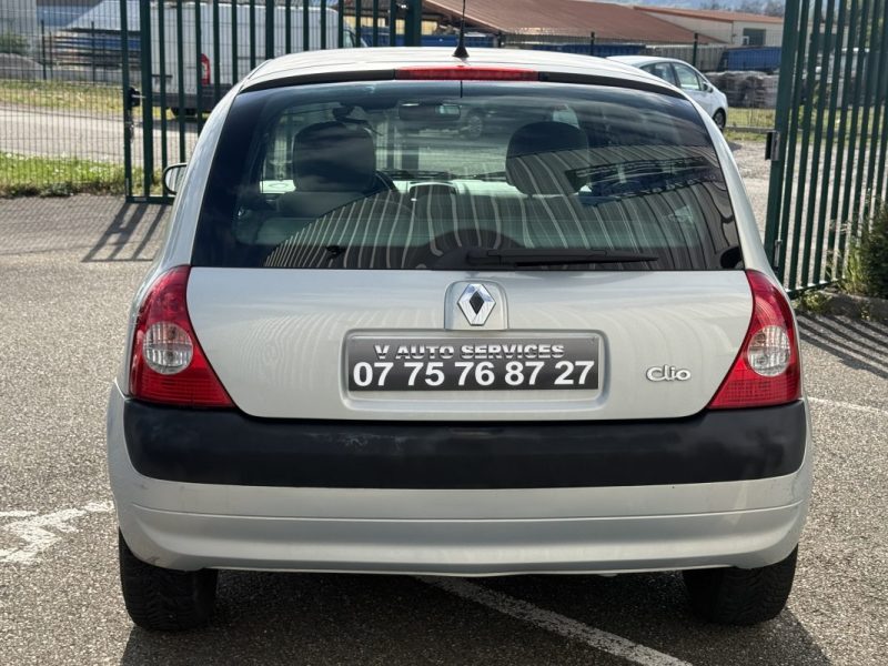 Renault Clio II (B/C65) 1.4 16v 98ch Expression Boite Auto
