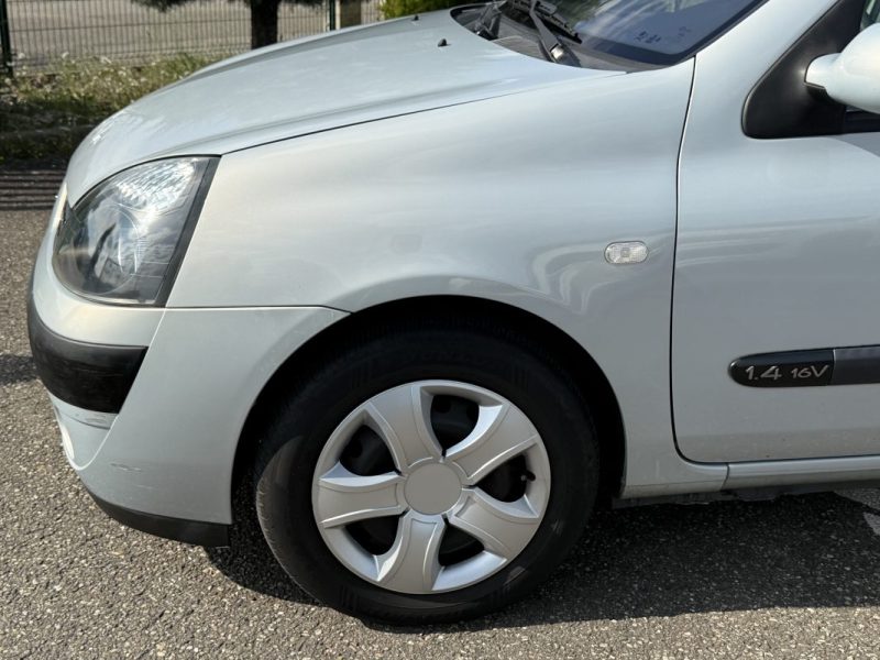 Renault Clio II (B/C65) 1.4 16v 98ch Expression Boite Auto