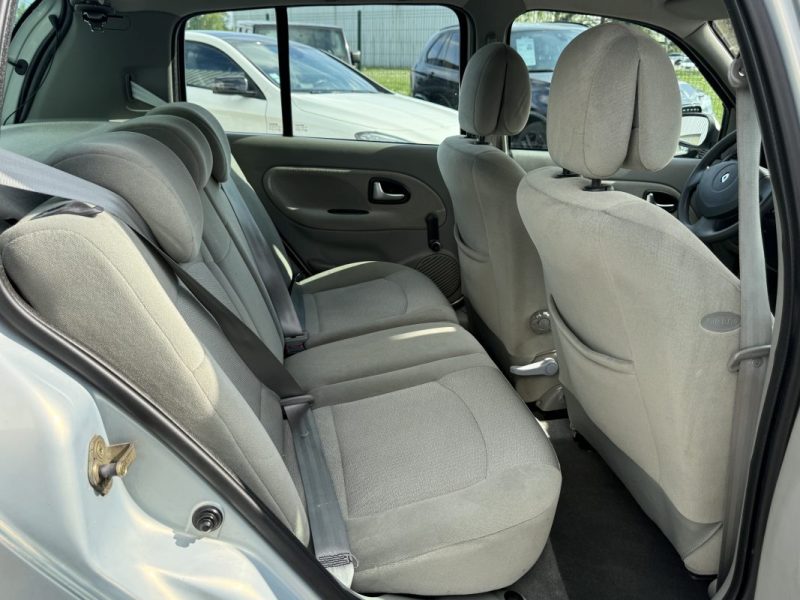 Renault Clio II (B/C65) 1.4 16v 98ch Expression Boite Auto