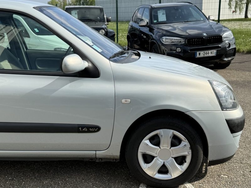 Renault Clio II (B/C65) 1.4 16v 98ch Expression Boite Auto