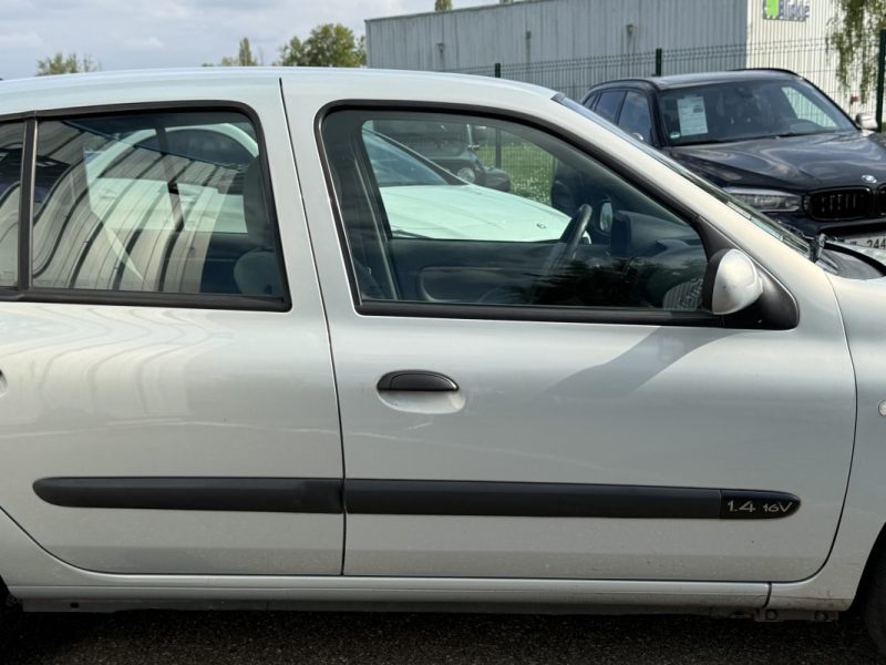 Renault Clio II (B/C65) 1.4 16v 98ch Expression Boite Auto