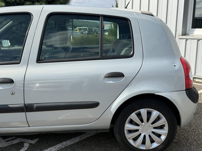 Renault Clio II (B/C65) 1.4 16v 98ch Expression Boite Auto