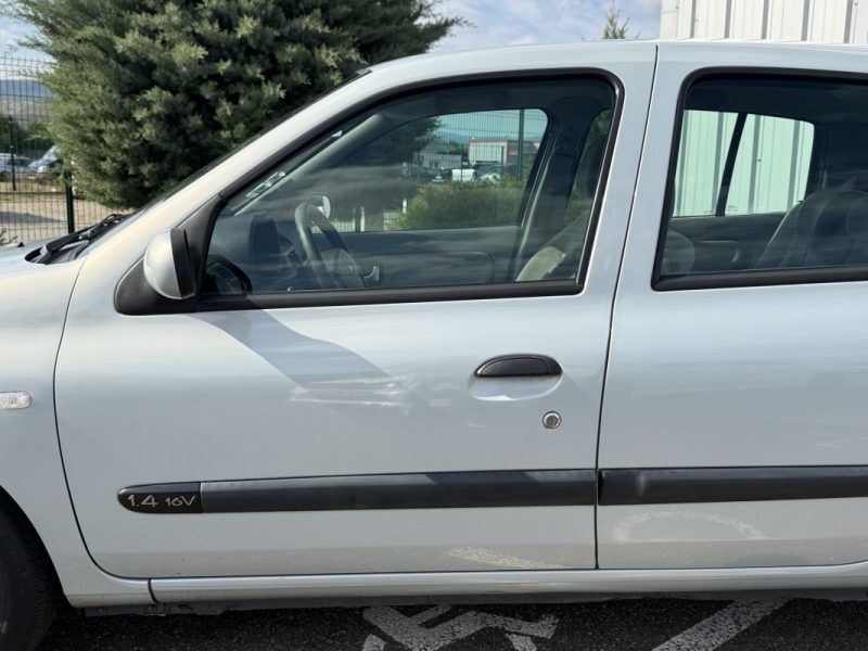 Renault Clio II (B/C65) 1.4 16v 98ch Expression Boite Auto