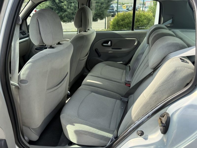 Renault Clio II (B/C65) 1.4 16v 98ch Expression Boite Auto