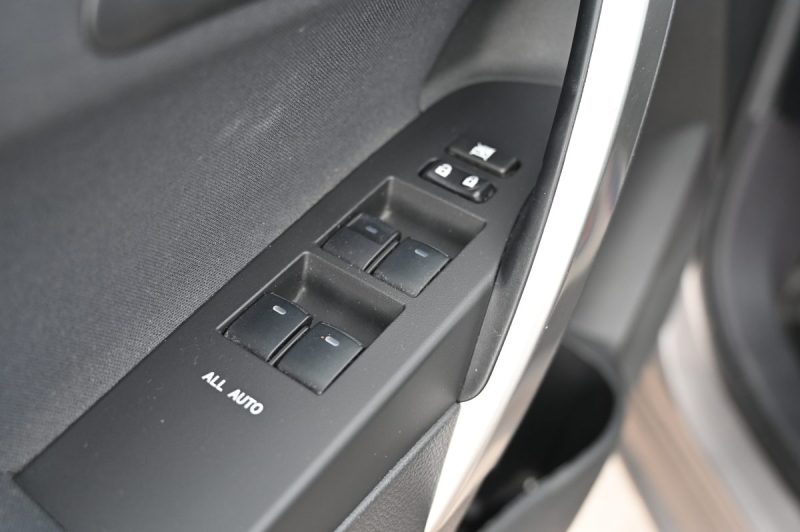TOYOTA AURIS HSD 136H FEEL 2015