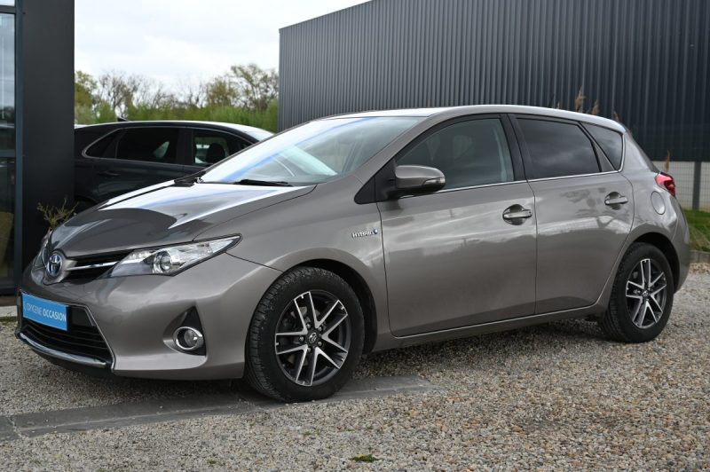 TOYOTA AURIS HSD 136H FEEL 2015
