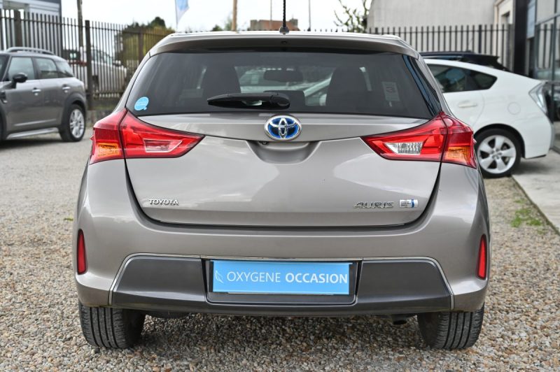TOYOTA AURIS HSD 136H FEEL 2015