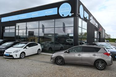 TOYOTA AURIS HSD 136H FEEL 2015