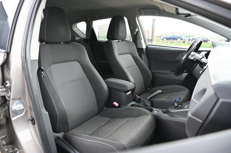 TOYOTA AURIS HSD 136H FEEL 2015