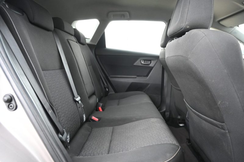 TOYOTA AURIS HSD 136H FEEL 2015