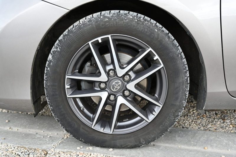 TOYOTA AURIS HSD 136H FEEL 2015