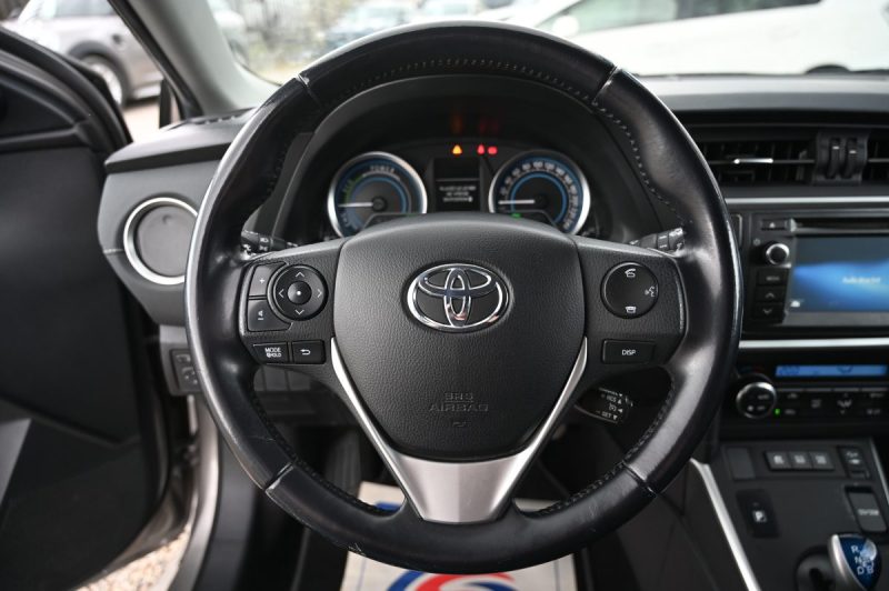 TOYOTA AURIS HSD 136H FEEL 2015