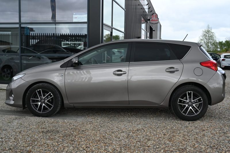 TOYOTA AURIS HSD 136H FEEL 2015