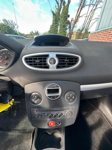 RENAULT CLIO III AUTHENTIQUE 1.2 16V 2008