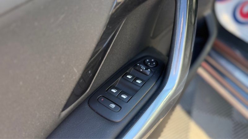 PEUGEOT 208 1.2 VTI 82 CV  ALLURE PREMIERE MAINS 