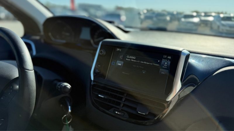 PEUGEOT 208 1.2 VTI 82 CV  ALLURE PREMIERE MAINS 