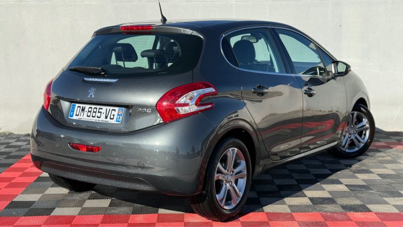 PEUGEOT 208 1.2 VTI 82 CV  ALLURE PREMIERE MAINS 