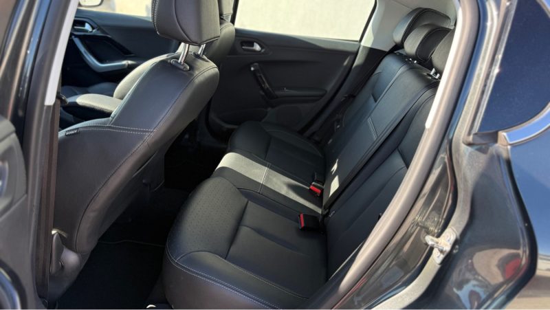 PEUGEOT 208 1.2 VTI 82 CV  ALLURE PREMIERE MAINS 